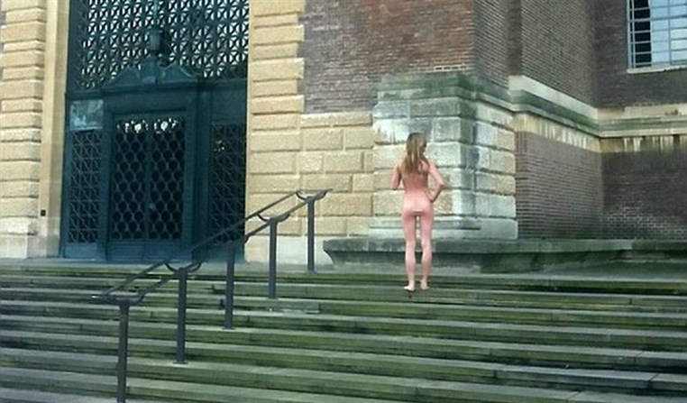 Cambridge University students bare their bottoms for controversial Best Bums contest